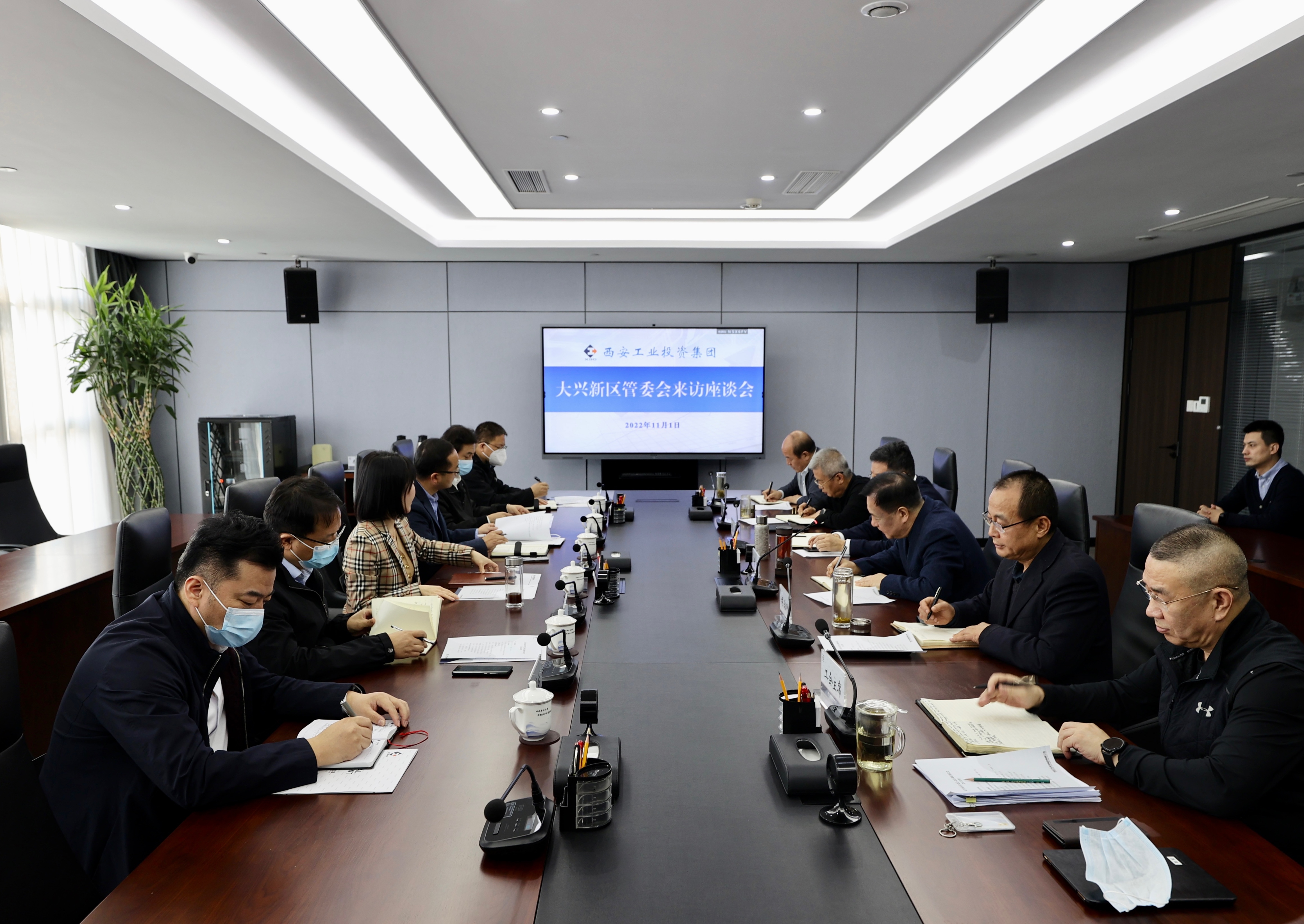 莲湖区委常委武蓉一行到安博电竞集团举行事情交流