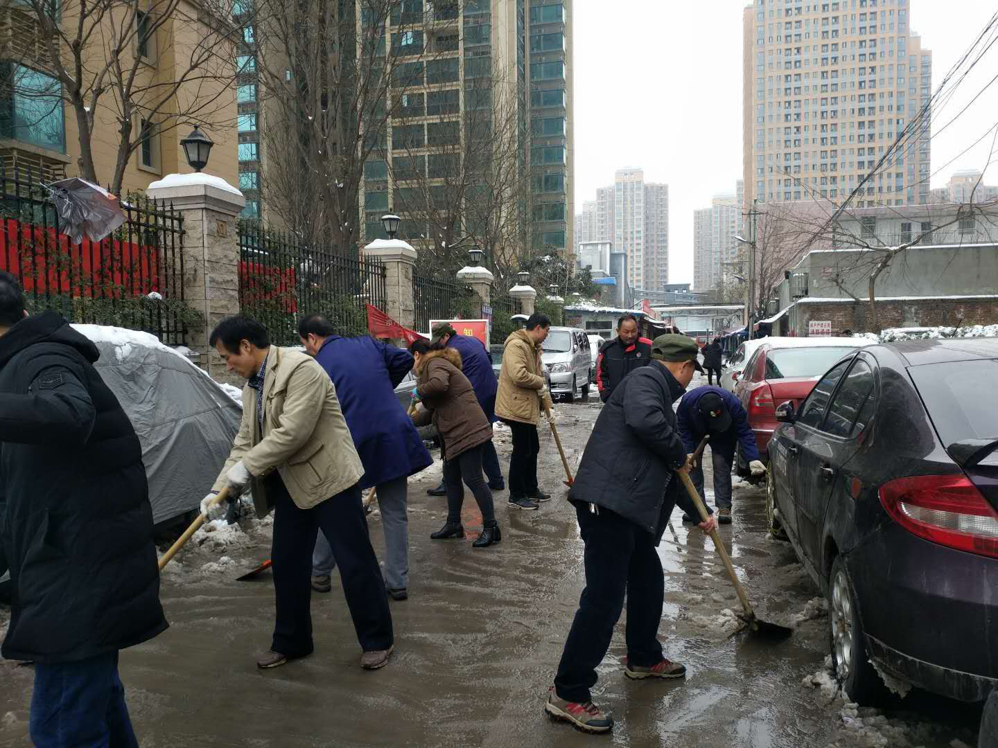 “以雪为令，，，，御雪奋战” 西安工业投资集团再行动